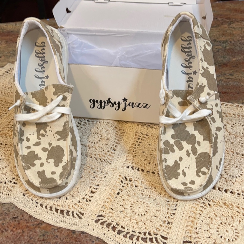 Gypsy Jazz slip on shoes.